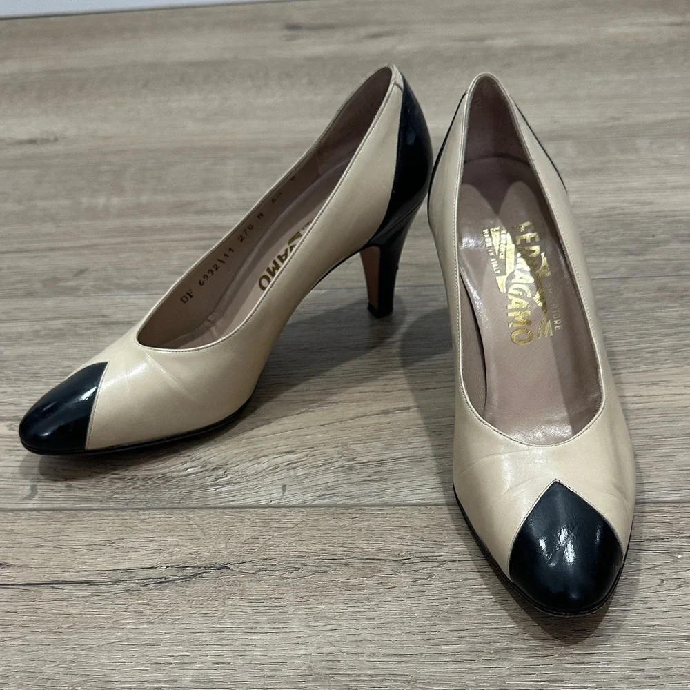 Salvatore Ferragamo Italy Two-Tone Cream Black Heels pumps leather 6.5 vintage - Picture 1 of 11